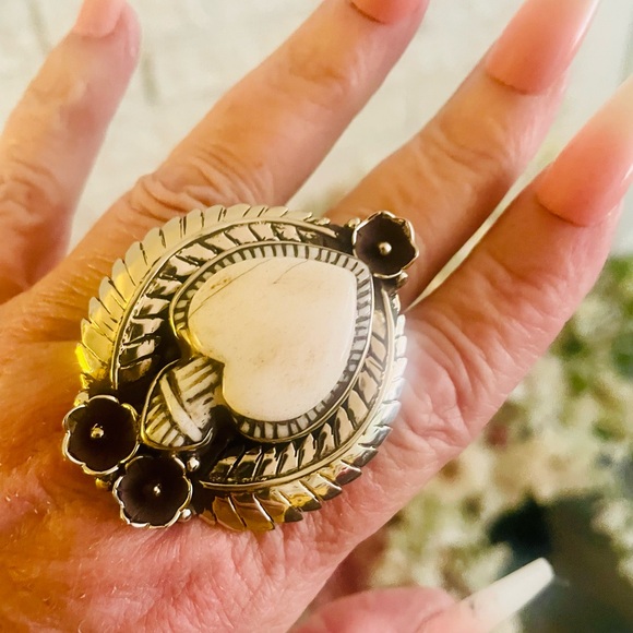 Adjustable statement artisan ring - Picture 7 of 8